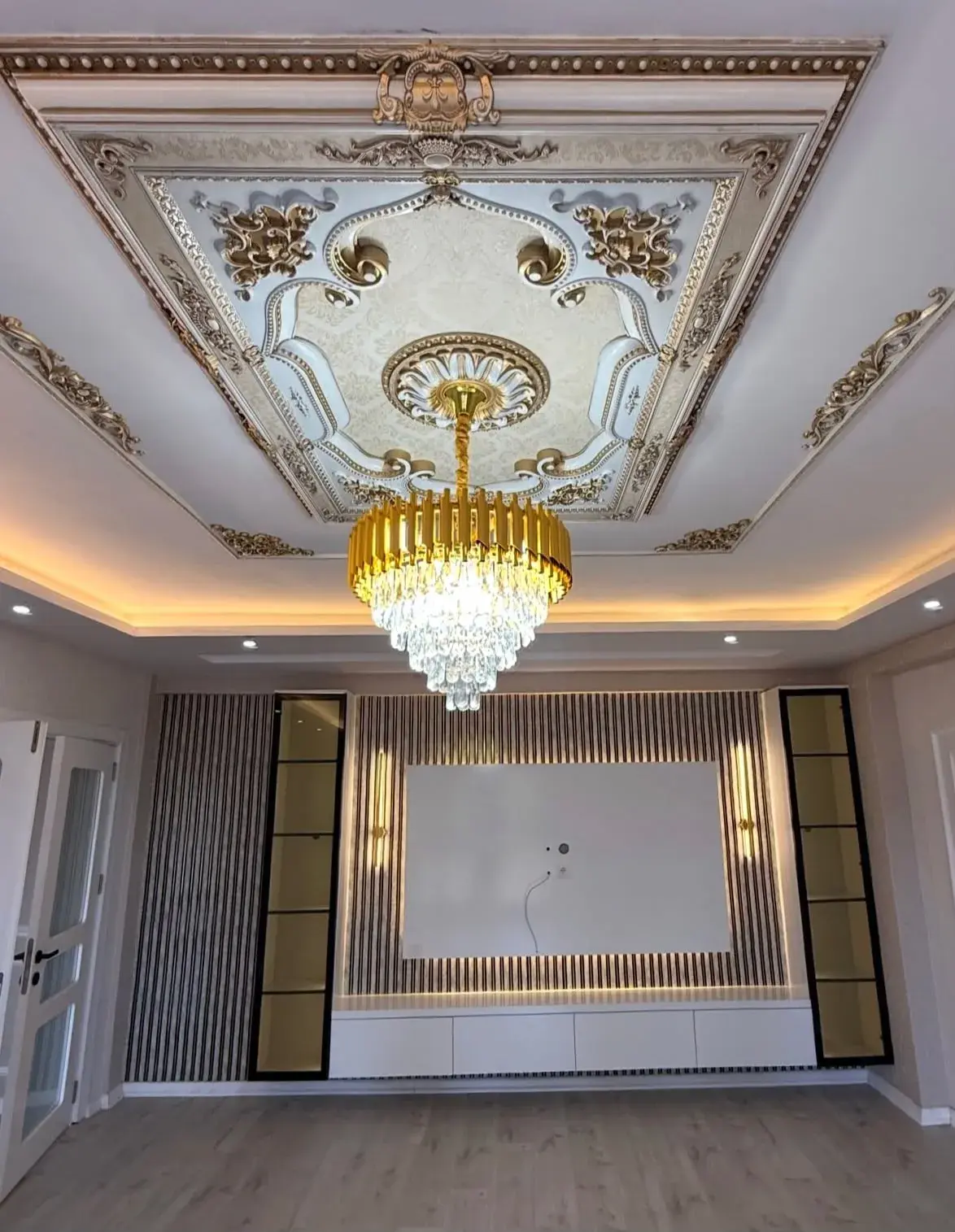Van saray tavan uygulaması